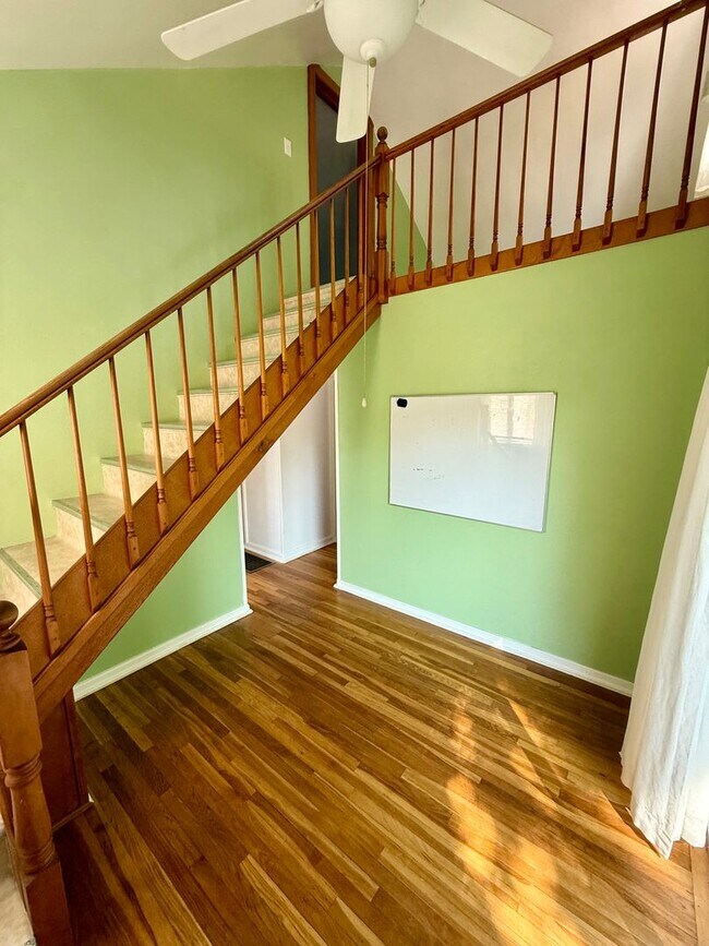Photo - 2036 Lavey St