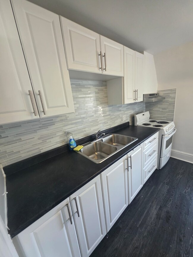 Building Photo - 159 Gladstone Ave Unit 3rd Floor