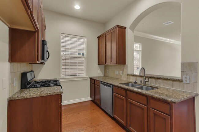 Photo - 9006 Lakes at 610 Dr
