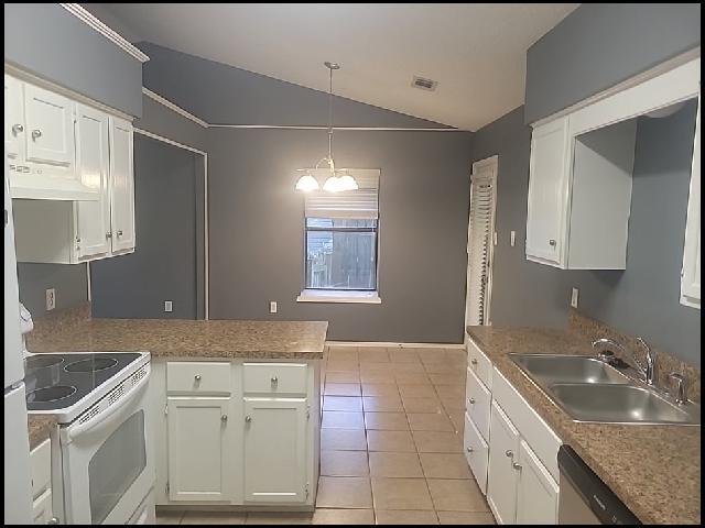 Photo - 1702 Calgary Trail