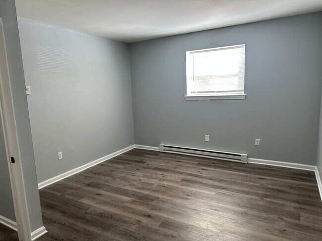 Photo - Colonial Court