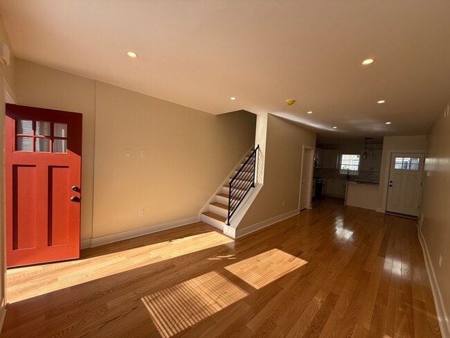 Building Photo - Stunning Newly Renovated 2BR Home in Brewe...