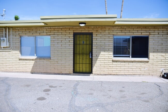 Building Photo - 6605 W Pasadena Ave Unit 1