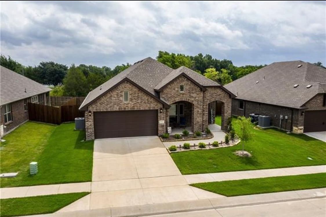 Photo - 652 Cottage Pl House