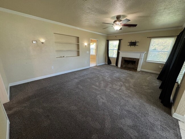 1709 Ventura St