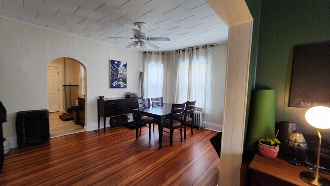 28 Pleasant St Unidad 2 bedroom, furnished, utilities incl