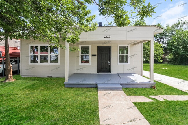 Building Photo - 1312 NE 19th St