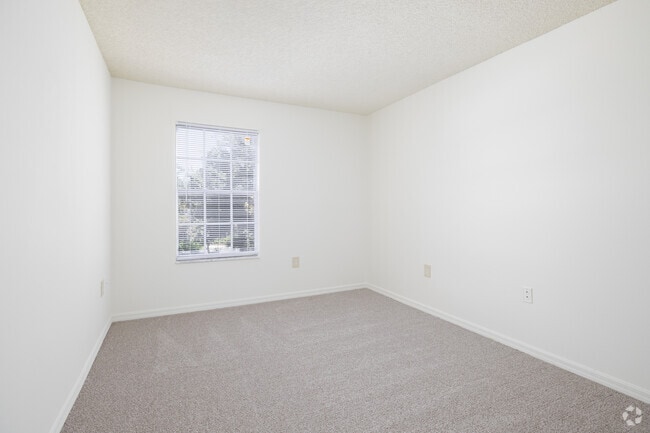 2BR, 2BA - 966SF - Bedroom