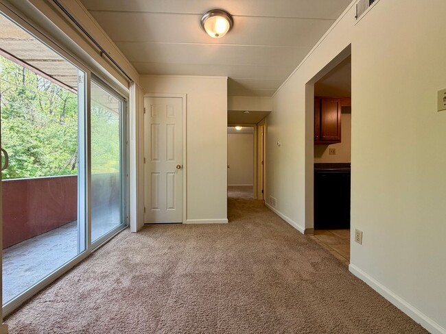 Photo - Four Seasons Apartments