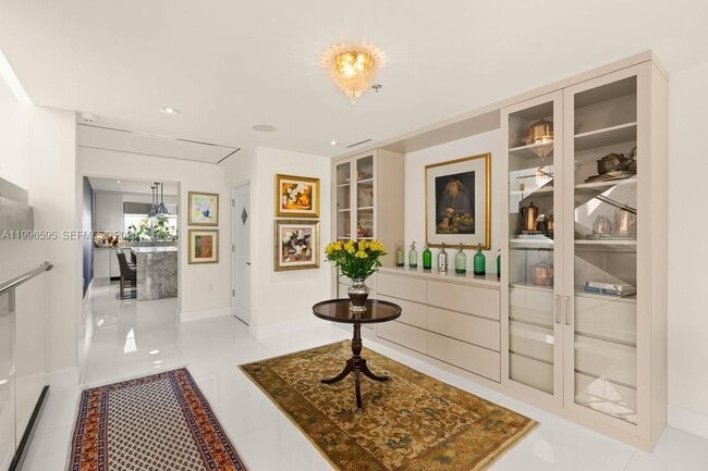 Photo - 1000 Venetian Way