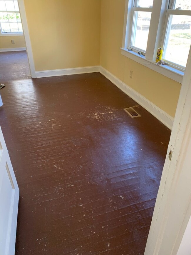 Photo - Charming 2 Bedroom with bonus room home in Historic Downtown Morehead City Walking District! Walk...