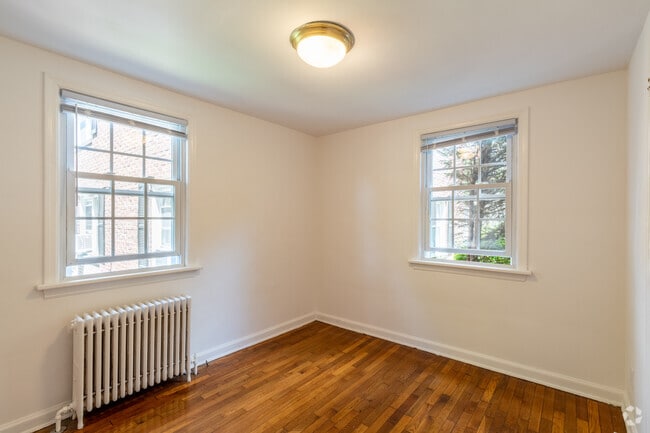 Bedroom 2 - 2 Bd, 1 Ba - 700SF