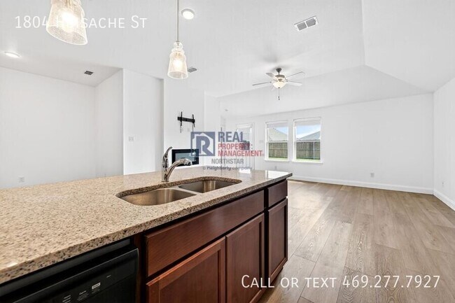 Photo - 1804 Huisache St