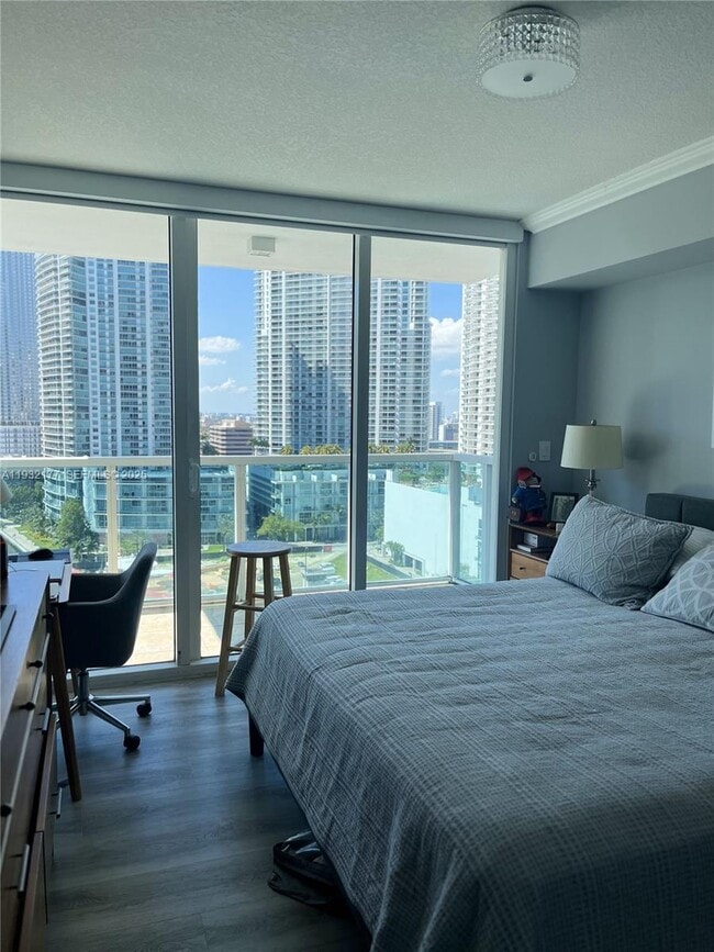 Photo - 31 SE 5th St Unidad 1911