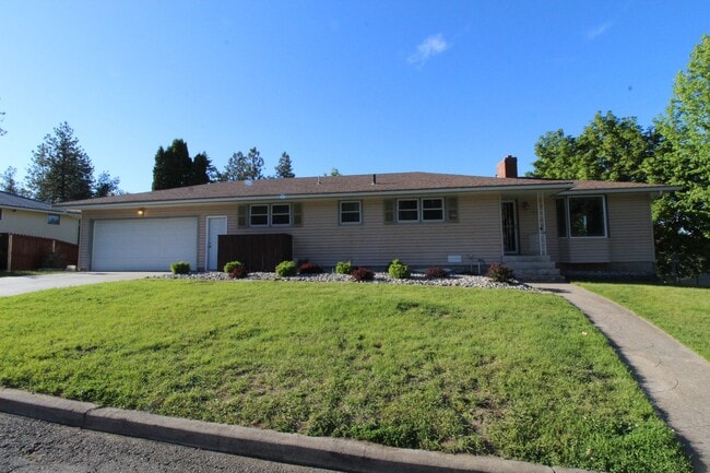 Photo - 1004 W Banbury Dr House