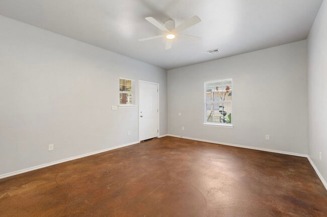 Photo - 118 S L Ave
