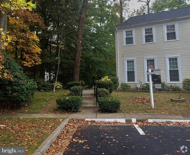 Building Photo - 9446 Cloverdale Ct Rental