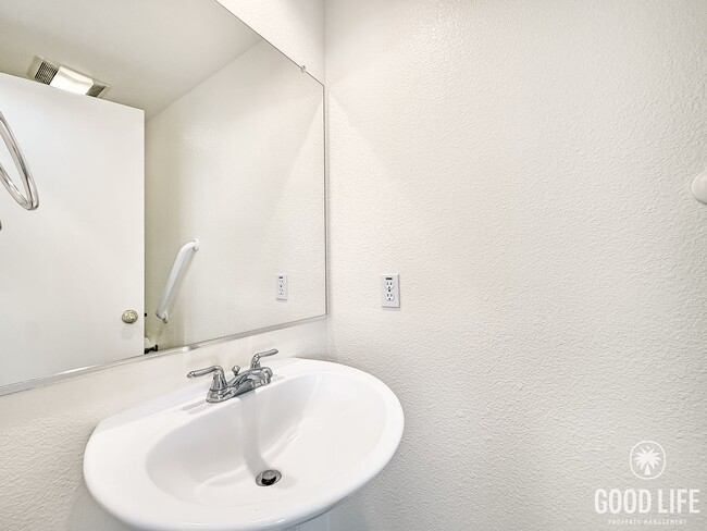 Photo - Beautiful 3B/2.5BA Home in Mira Mesa for Rent!