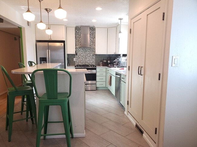 Photo - Updated 3 bed 2 bath near UPTOWN! Don't Miss out! Hardwood Floors!