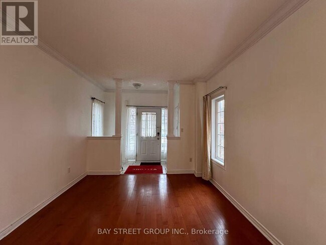 Photo - 70 Warren Bradley St