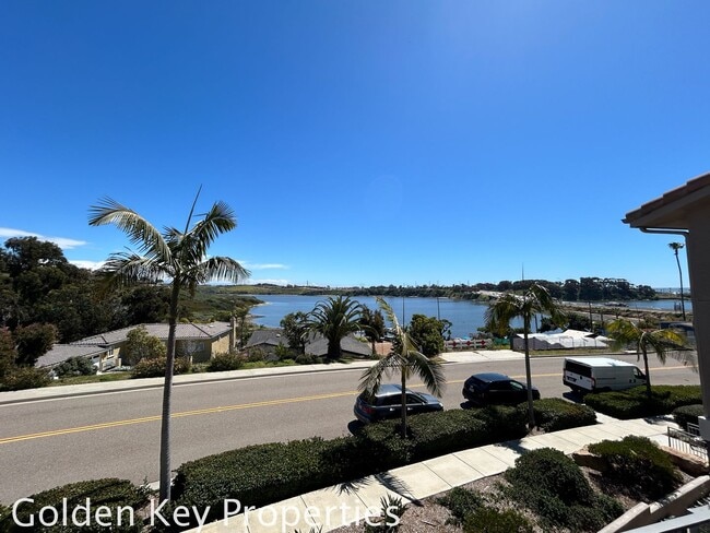 Building Photo - Beautiful Tri-Level Condo in The Bluffs at Carlsbad with Lagoon Views!!