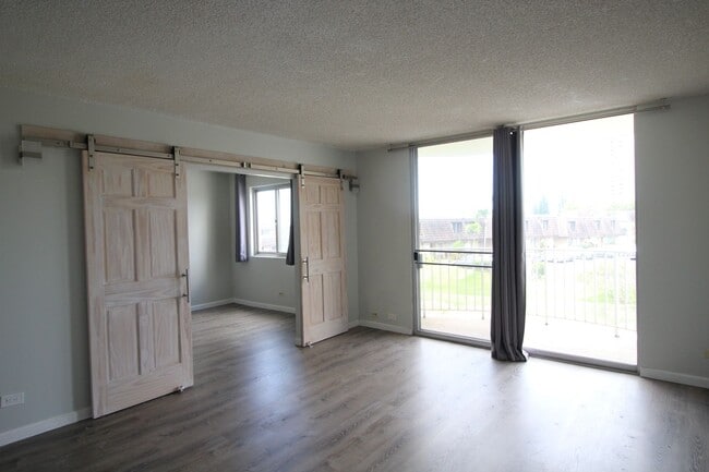 Building Photo - Beautifully upgraded 1 bedroom end Unit 504