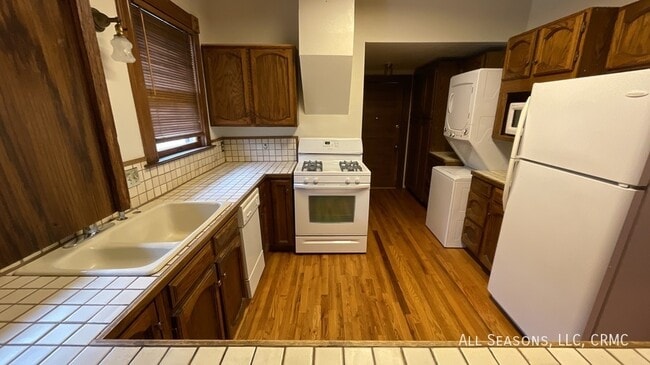 Photo - 418 E Dale St