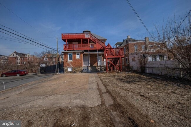 Photo - 122 E 3rd St