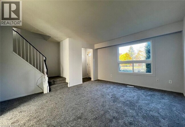 Photo - 210 Carlyle Dr