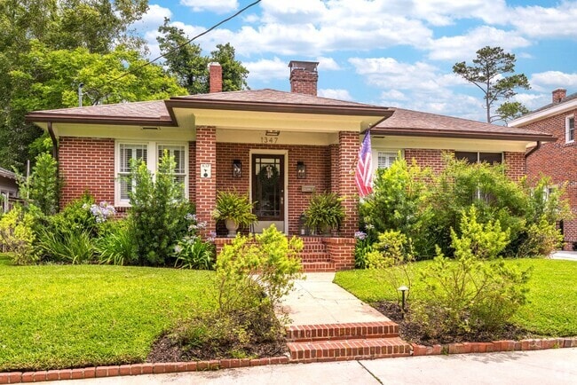 Building Photo - Adorable Avondale Home!