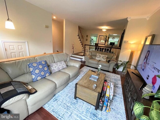 Photo - 5 Martins Square Ln