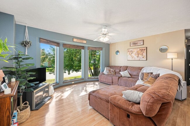 Photo - 13815 E Crown Ave