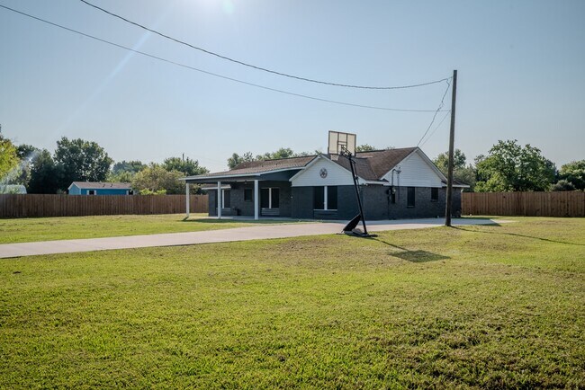 Photo - 1102 Crosby Dayton Rd