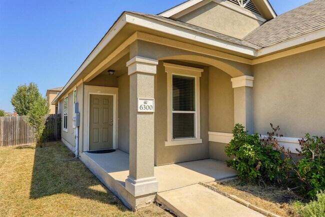 Photo - 6300 Garden Rose Path