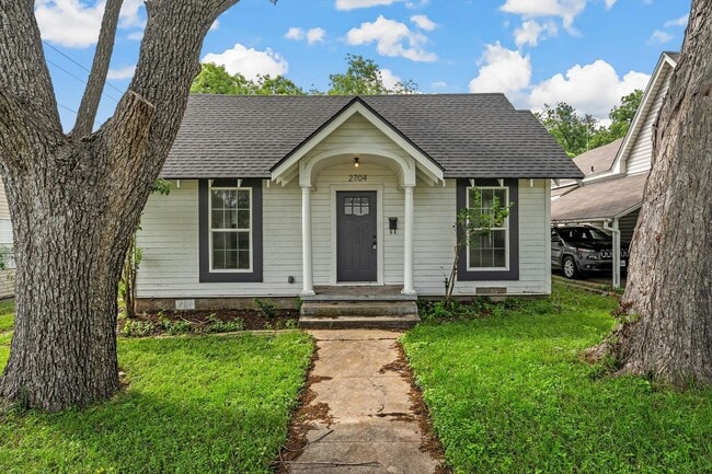 Photo - Beautifully Updated 2/2 Cottage - Available now!
