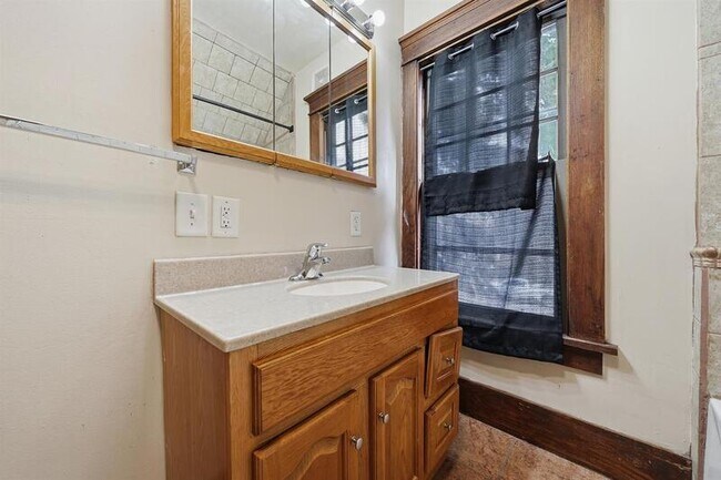 Photo - 1345 E St Unit #1