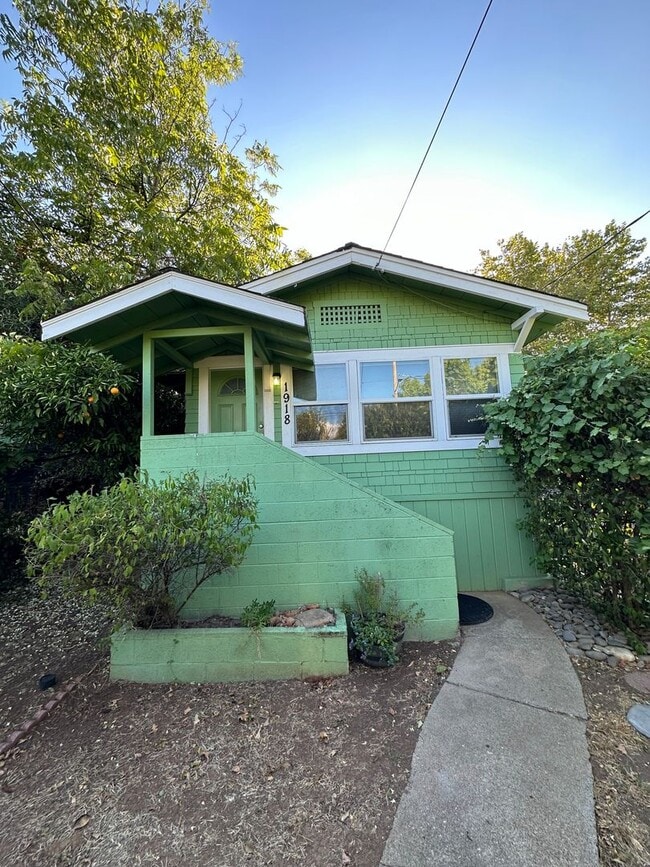 Photo - Chestnut-1918/1920 Unit 1918