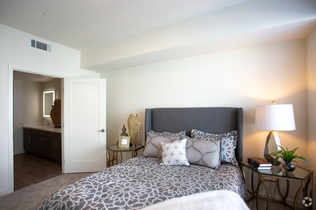2BR, 2BA w Loft-1461 SF