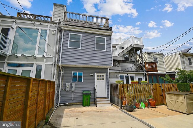 Photo - 1469 Stevenson St