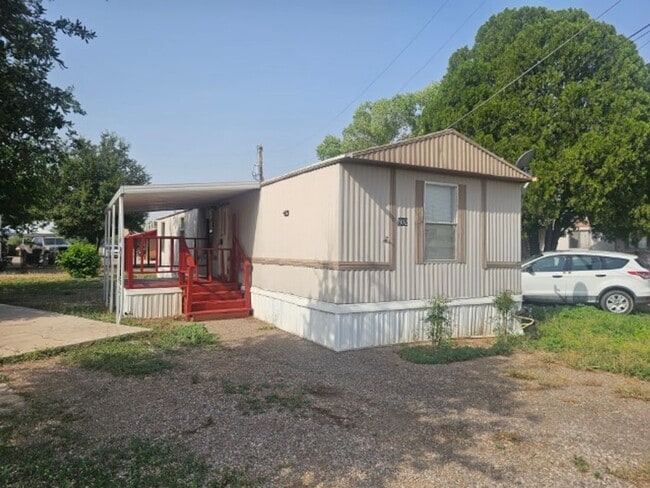 Photo - Single Wide mobile home in El Rio Unidad 802 E McNeil- #7