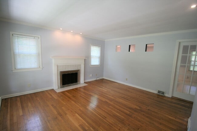 Photo - Adorable home located in southside of Lexington    20260604
