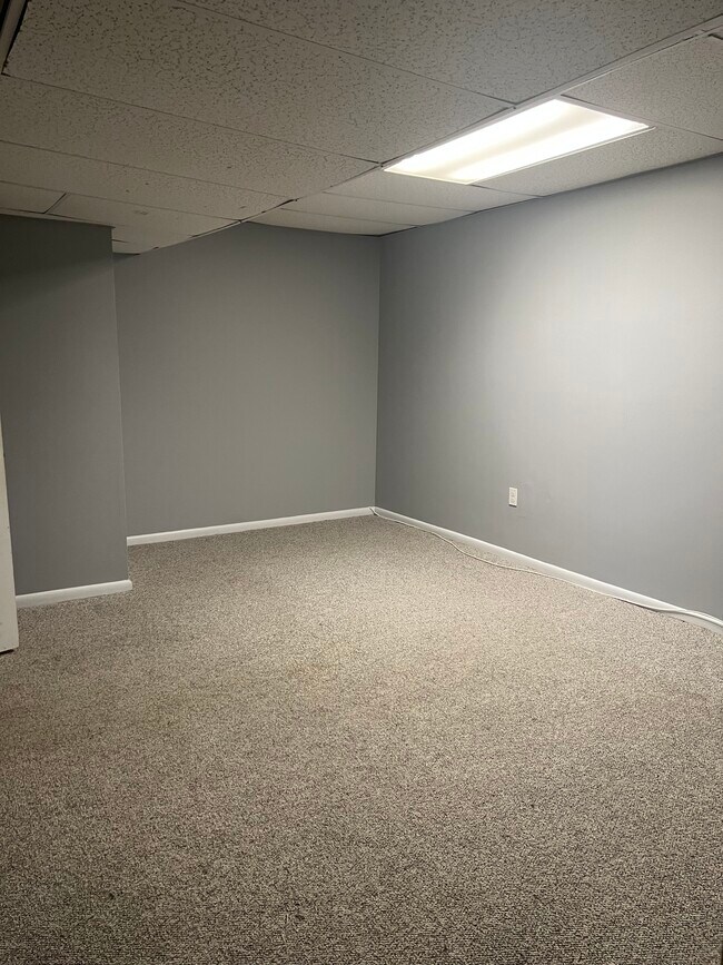 Photo - 37 Laughton St Unit Lower level