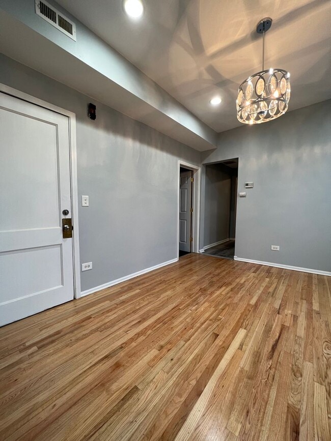 Photo - 1355 S Springfield Ave Apartamentos Unidad 2