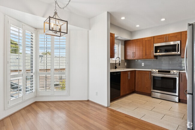 Building Photo - 4327 N 28th St Unit 212 Rental