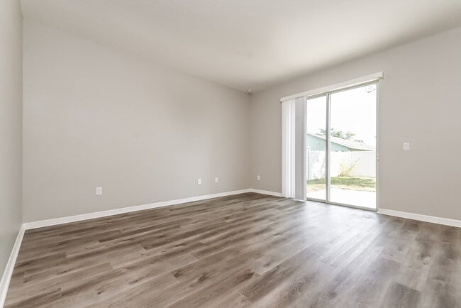 Photo - 906 Windton Oak Dr