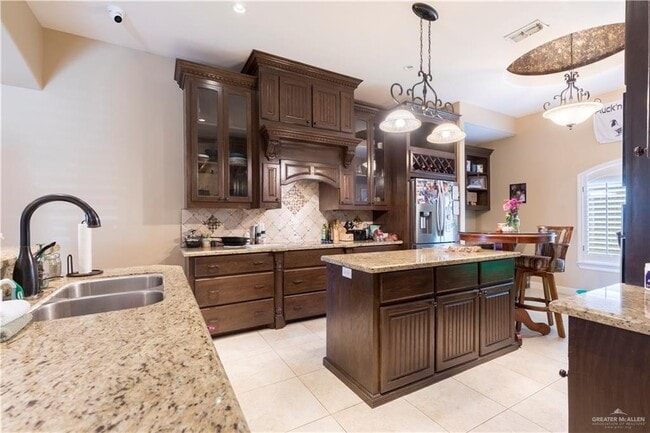 Photo - 16 Queens Ave