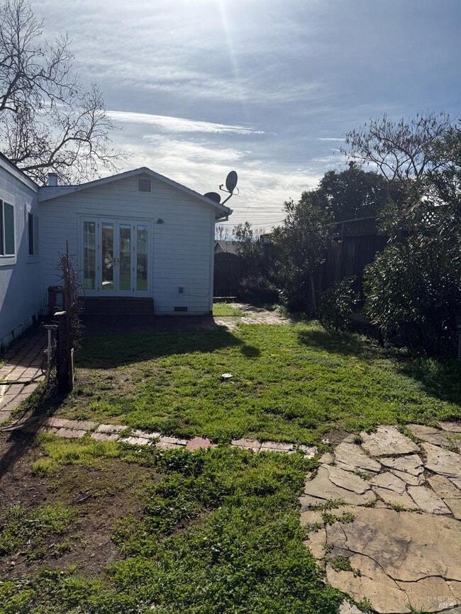 Photo - 472 Church St