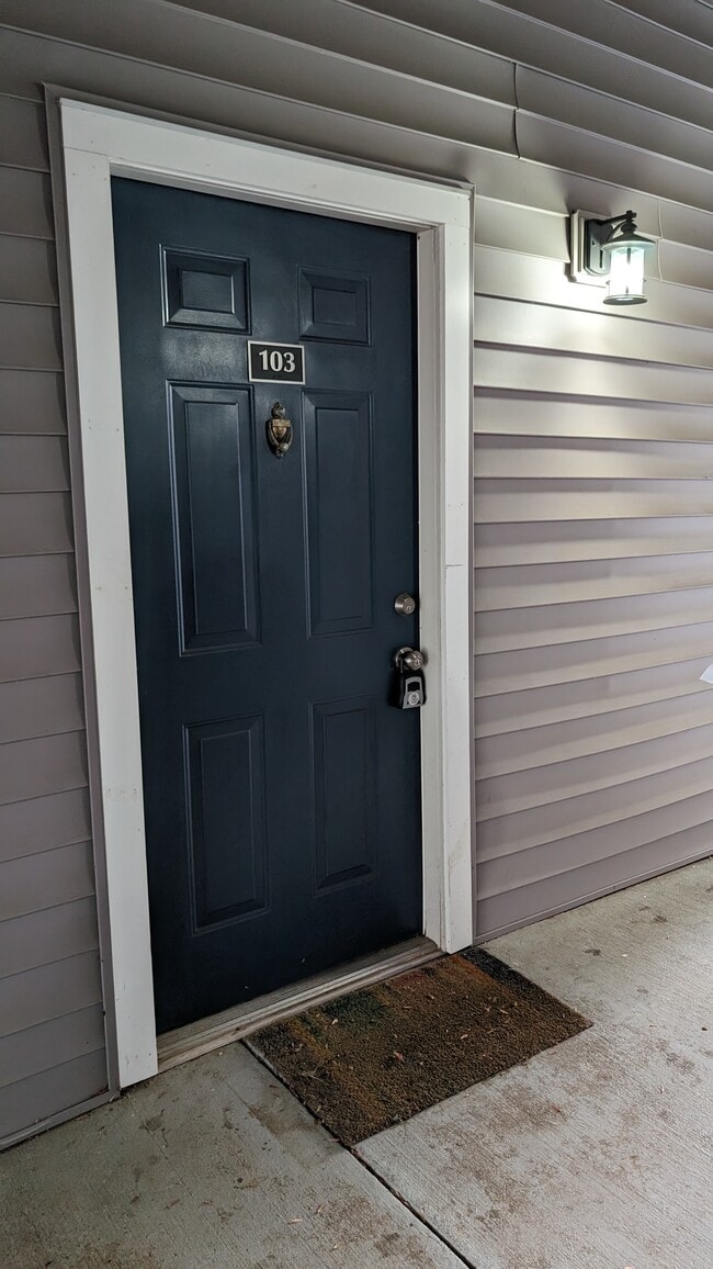 First floor entrance - 46602 Ellicott Sq Unit 103