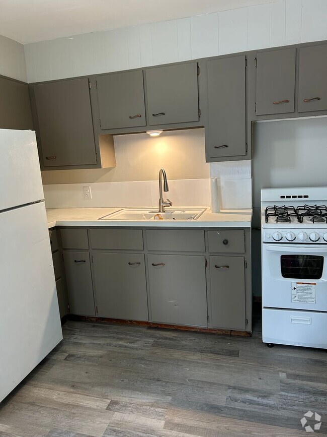 Building Photo - 609 Buffalo St Unit Apt 2