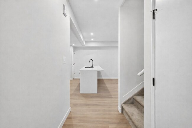 Photo - 10320-10147 147 St NW Unit Bsmt 2